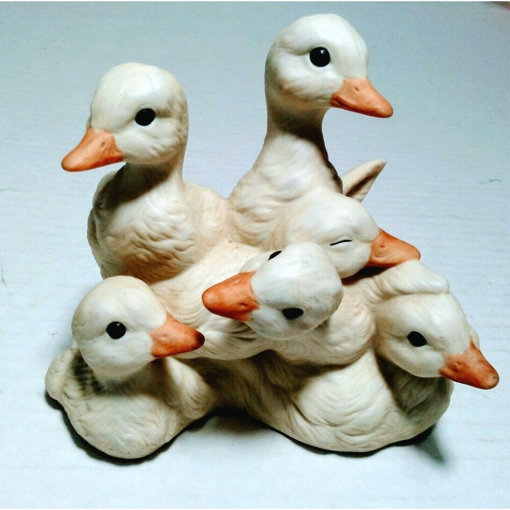 HOMCO Masterpiece Porcelain Baby Ducks Figurine Signed Mizuno Vintage1988